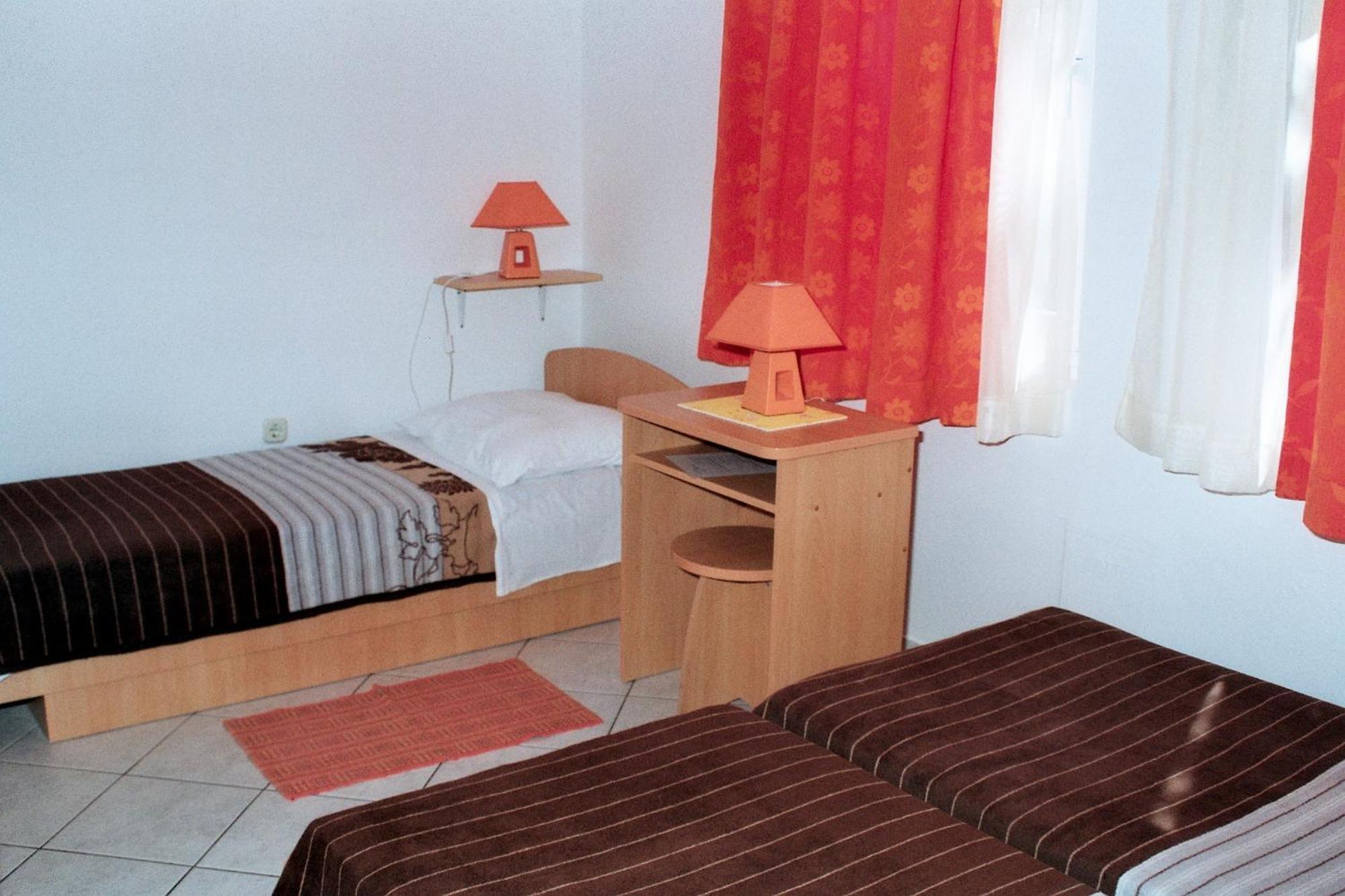 פאז'אנה Hostel Amfora מראה חיצוני תמונה